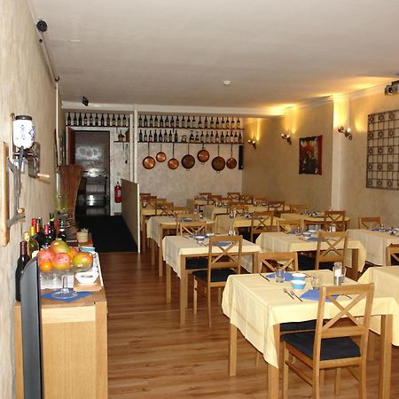 Hotel Bahnhof Haus Chiasso Buitenkant foto