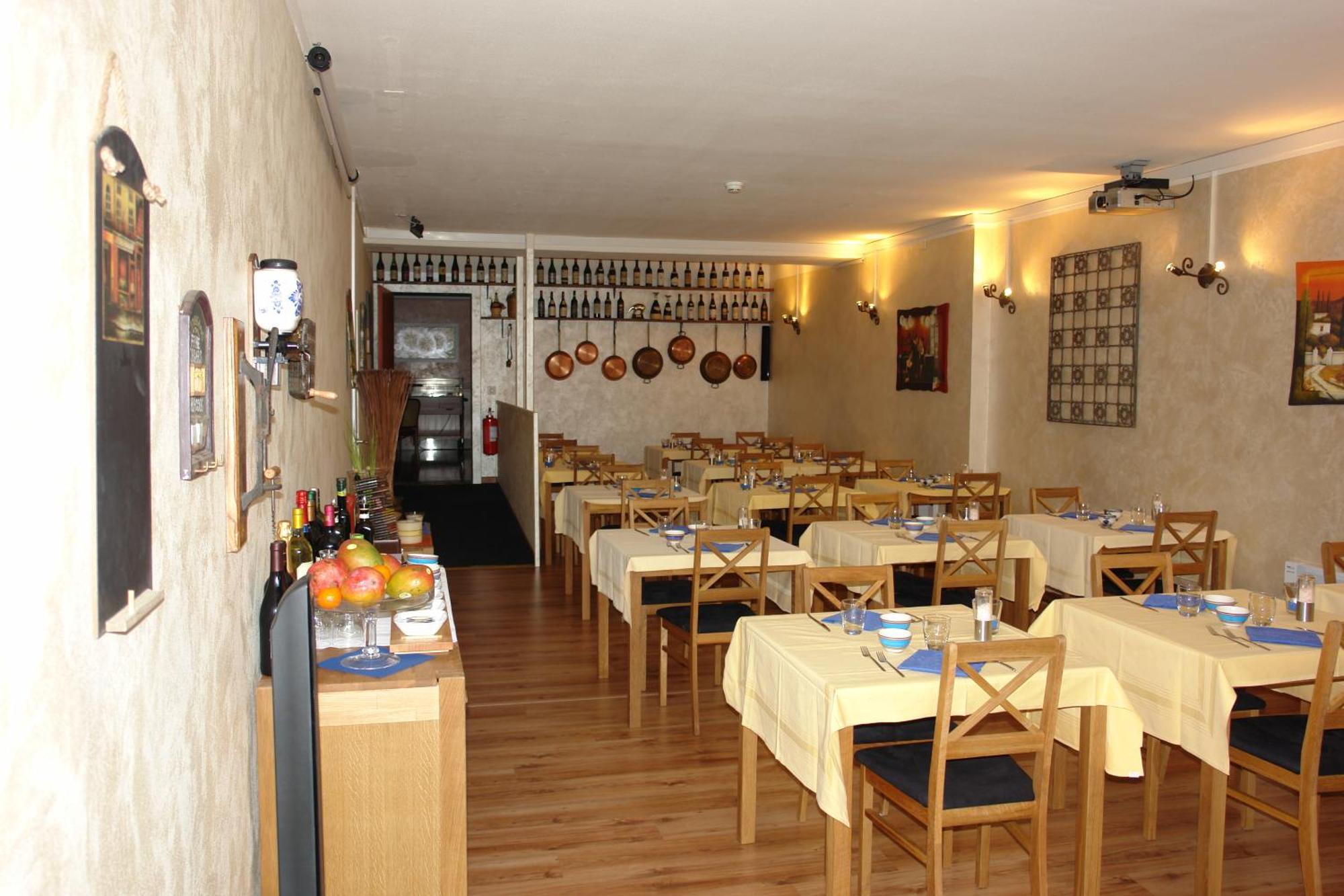 Hotel Bahnhof Haus Chiasso Buitenkant foto