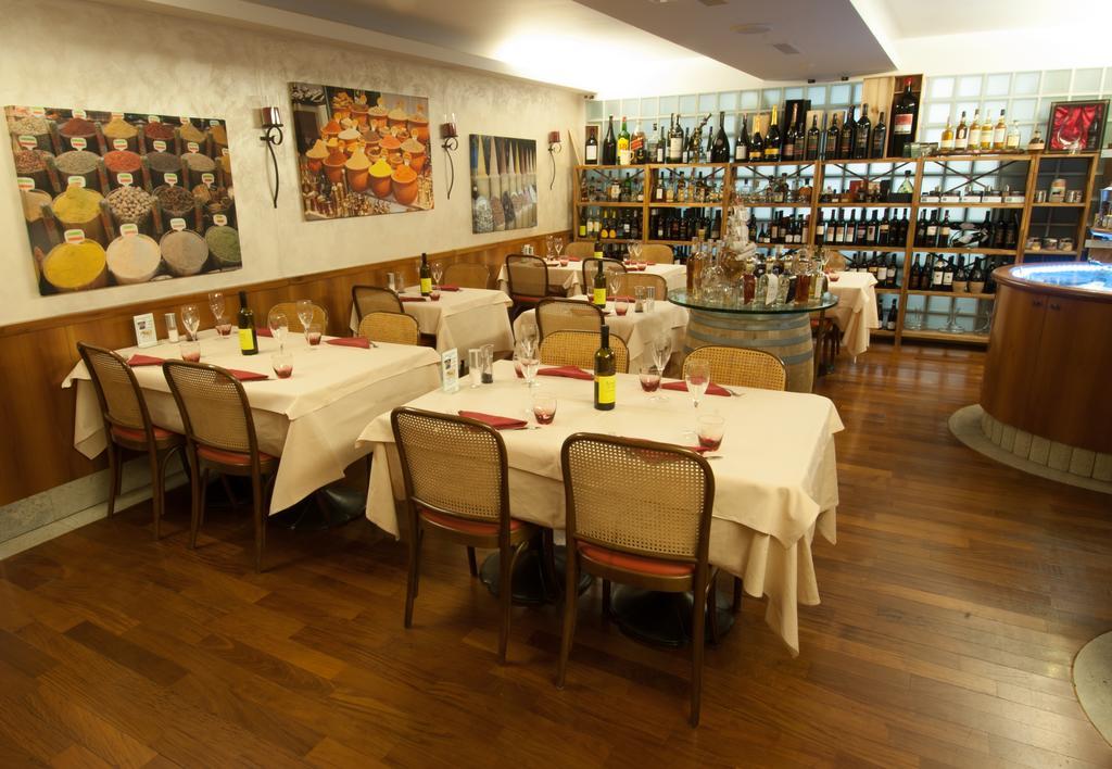 Hotel Bahnhof Haus Chiasso Buitenkant foto