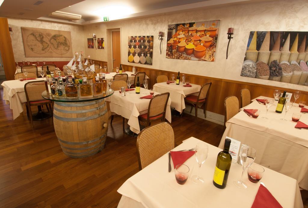 Hotel Bahnhof Haus Chiasso Buitenkant foto