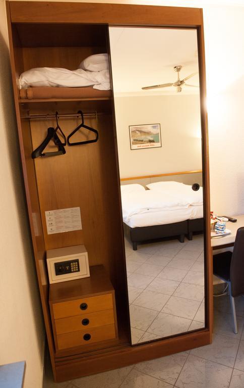 Hotel Bahnhof Haus Chiasso Buitenkant foto