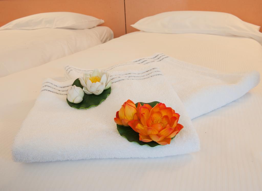 Hotel Bahnhof Haus Chiasso Buitenkant foto