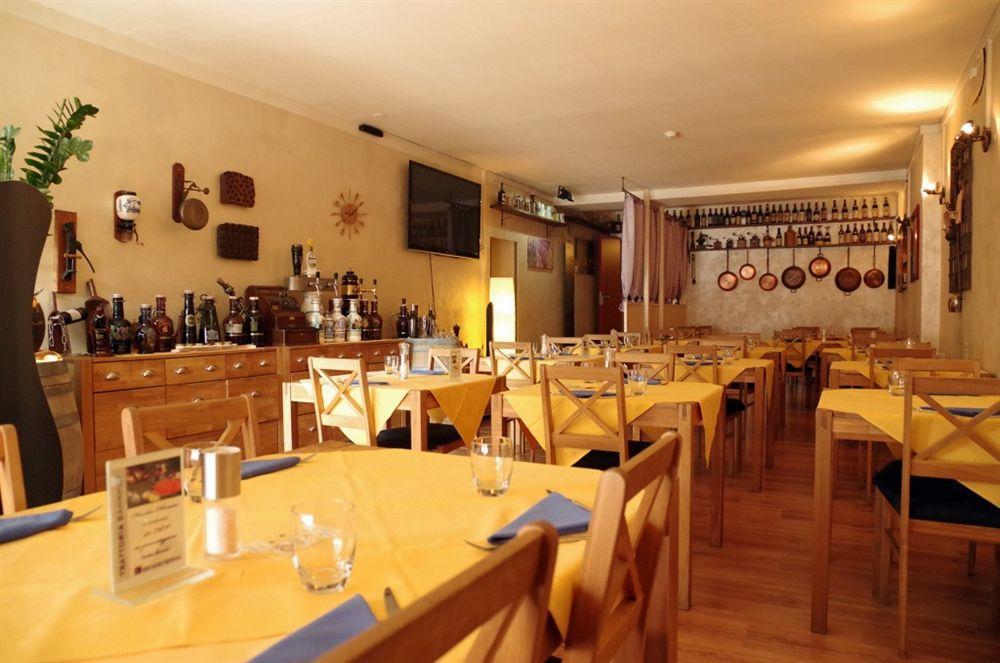 Hotel Bahnhof Haus Chiasso Buitenkant foto