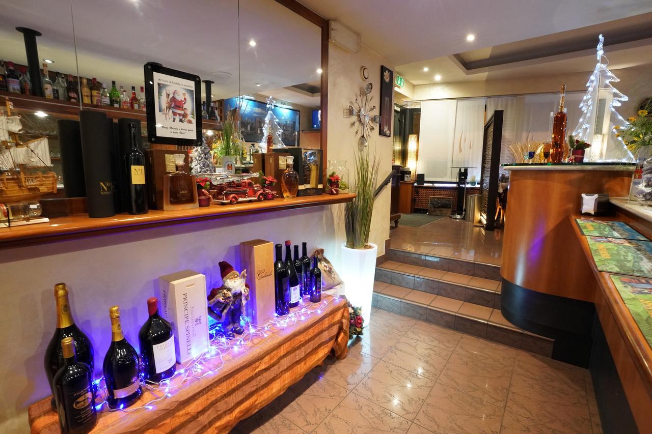 Hotel Bahnhof Haus Chiasso Buitenkant foto