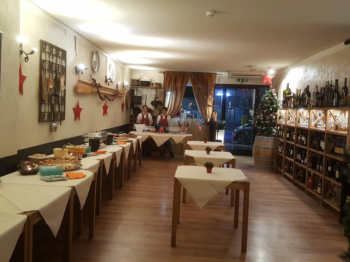 Hotel Bahnhof Haus Chiasso Buitenkant foto