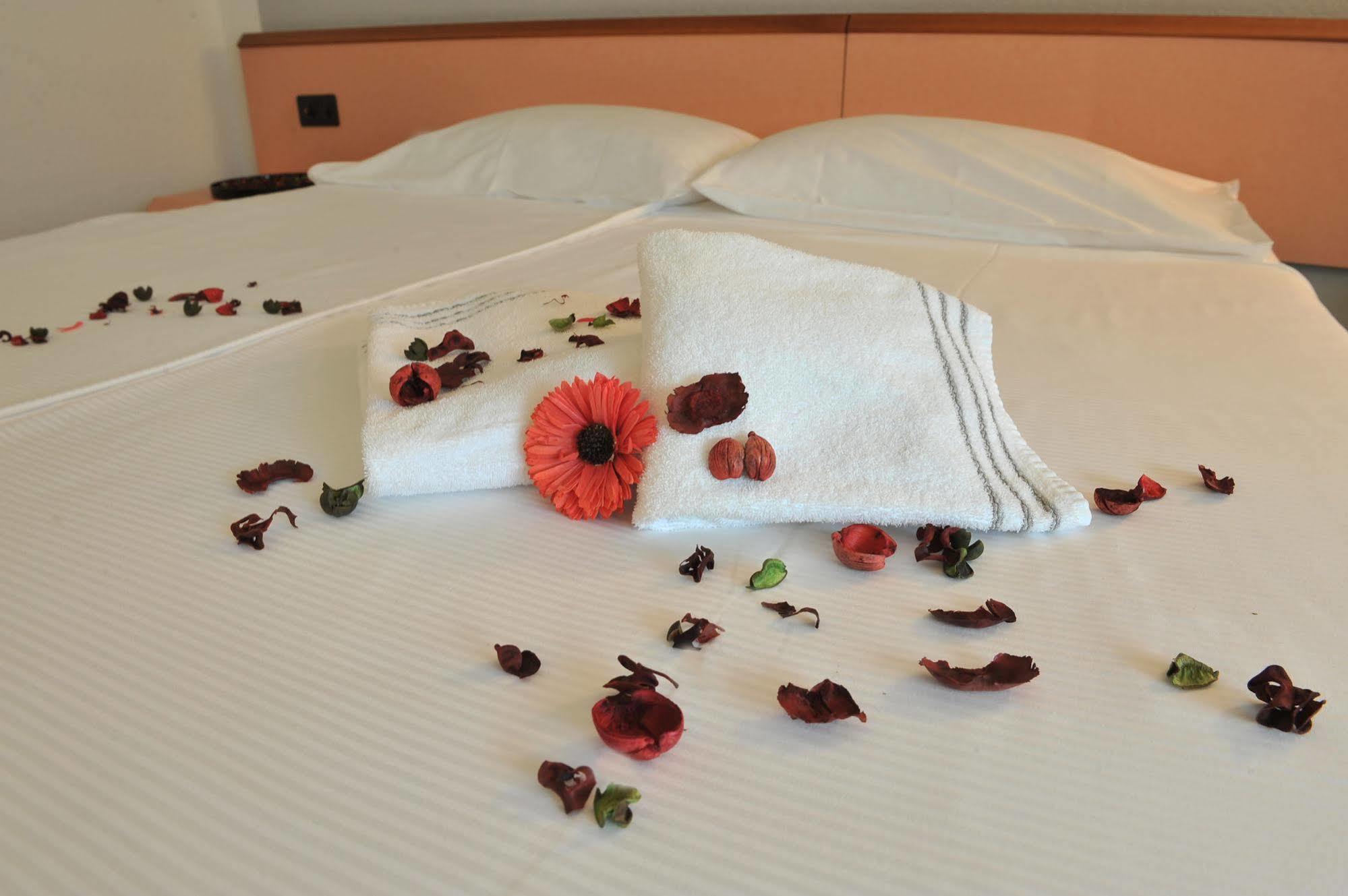 Hotel Bahnhof Haus Chiasso Buitenkant foto