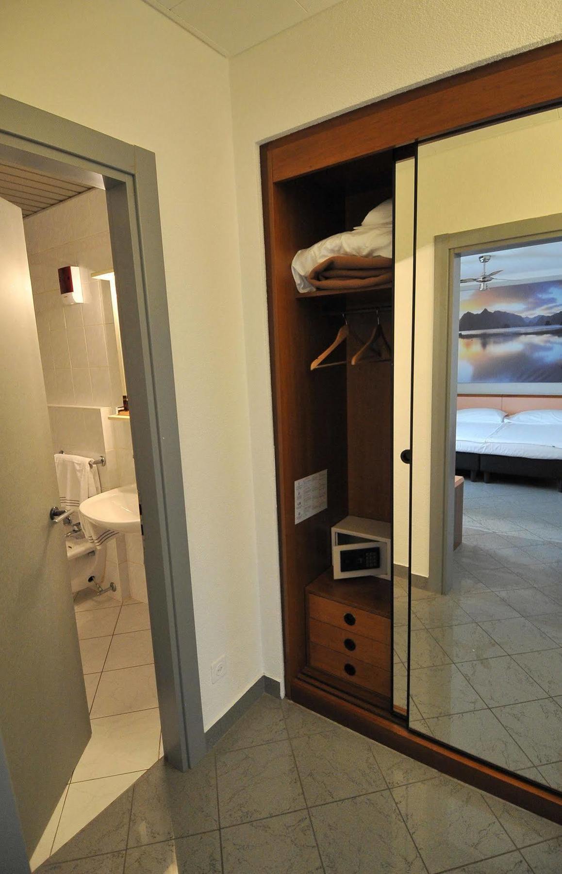 Hotel Bahnhof Haus Chiasso Buitenkant foto