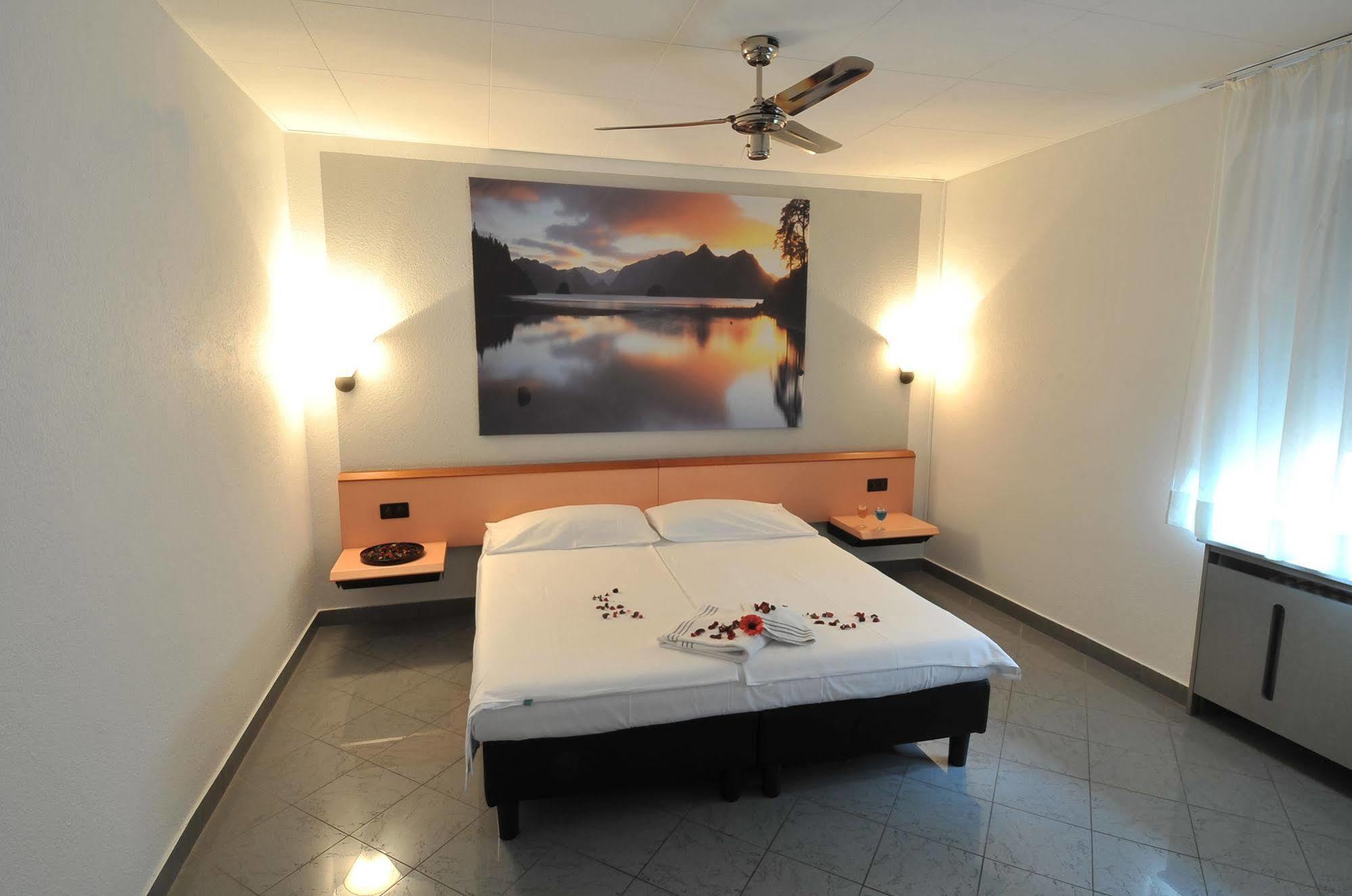 Hotel Bahnhof Haus Chiasso Buitenkant foto