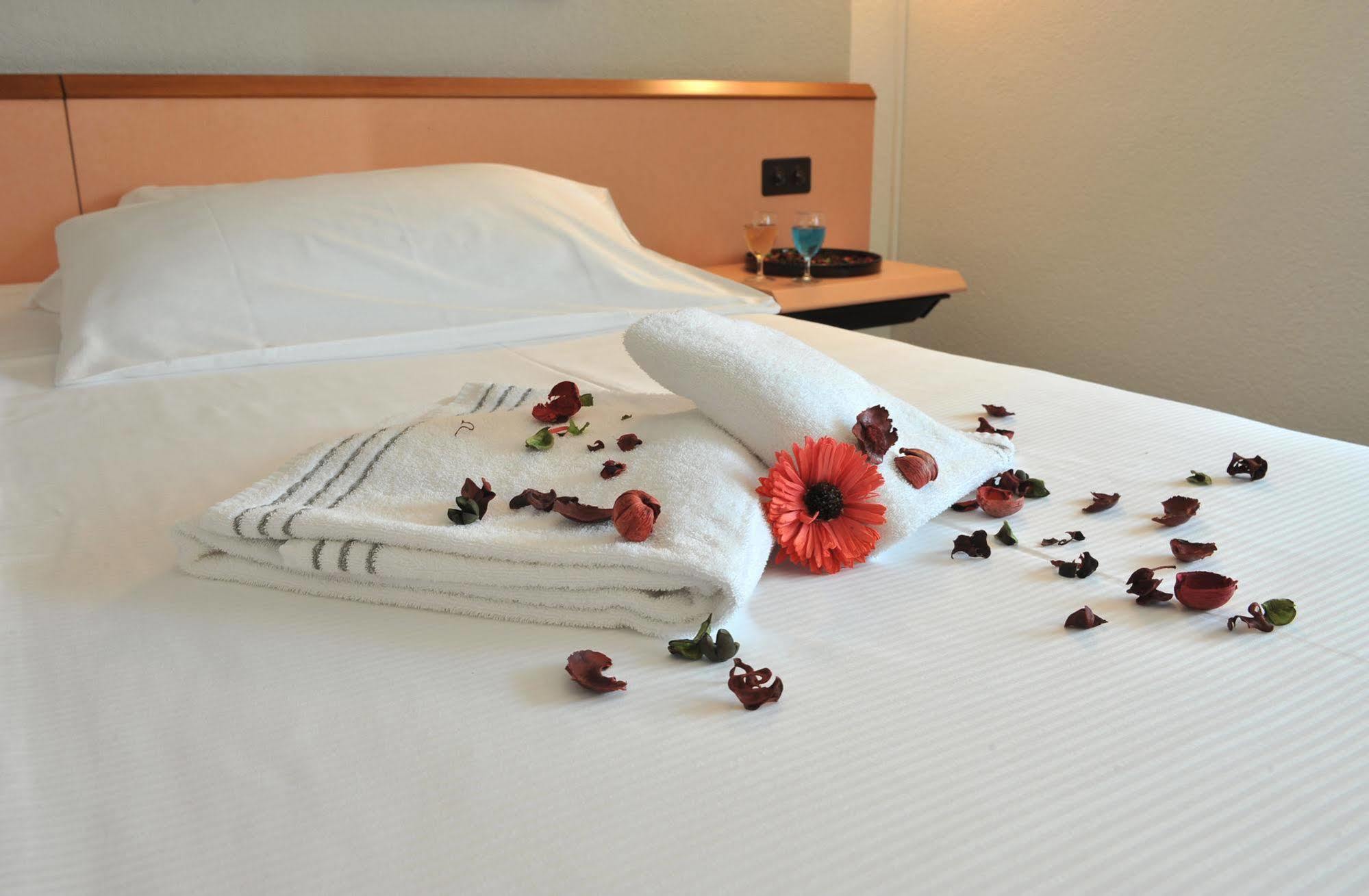 Hotel Bahnhof Haus Chiasso Buitenkant foto