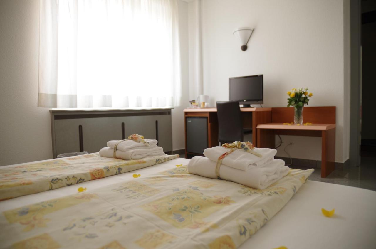 Hotel Bahnhof Haus Chiasso Buitenkant foto